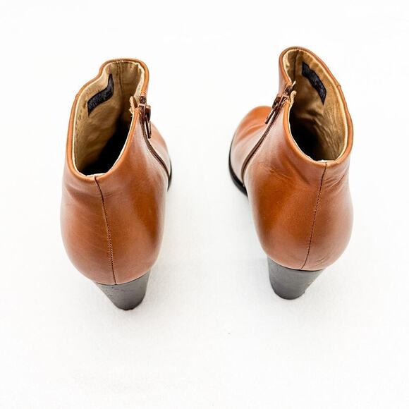 Vionic Georgia Brown Leather Side Stitched Booties Mint Condition Size 10 - Picture 2 of 6